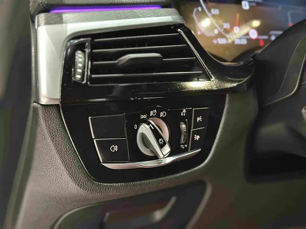 BMW 5 Series — фото 14
