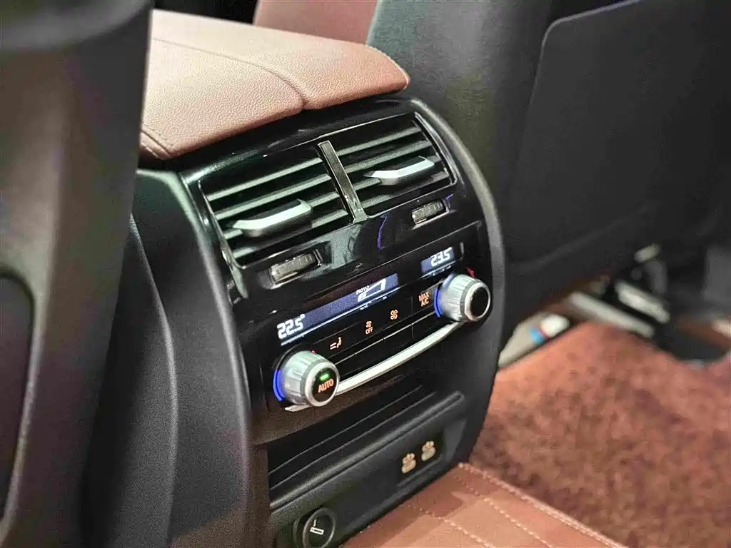 BMW 5 Series — фото 28