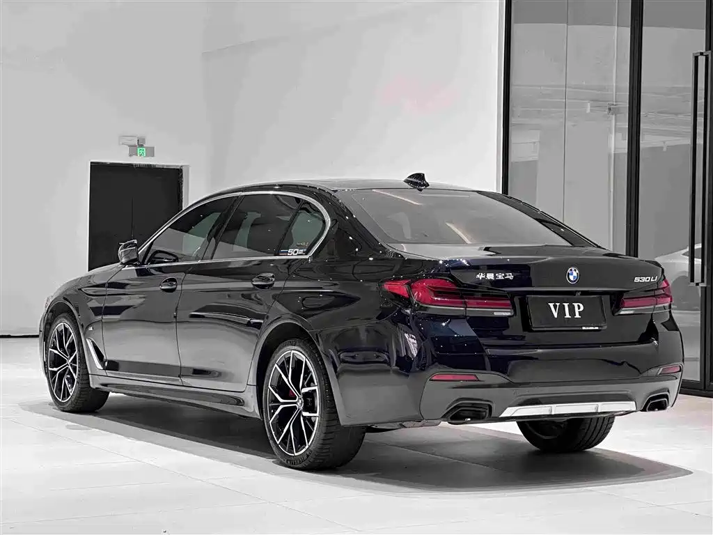 BMW 5 Series — фото 7