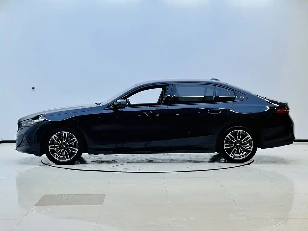 BMW 5 Series — фото 2