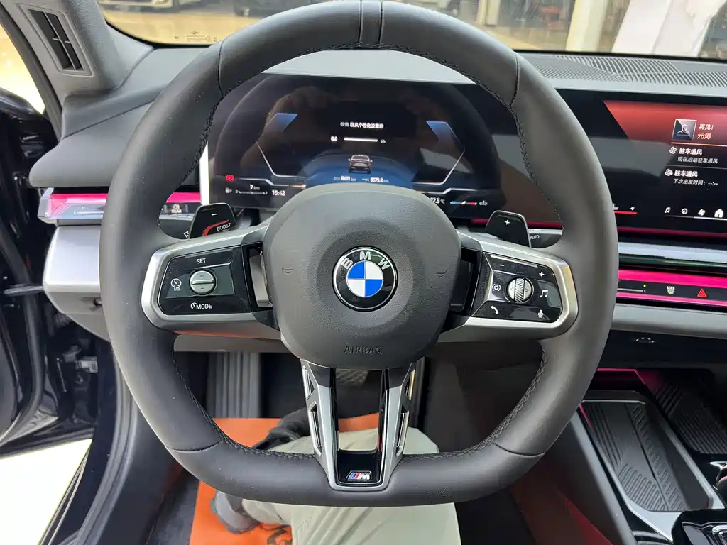 BMW 5 Series — фото 14