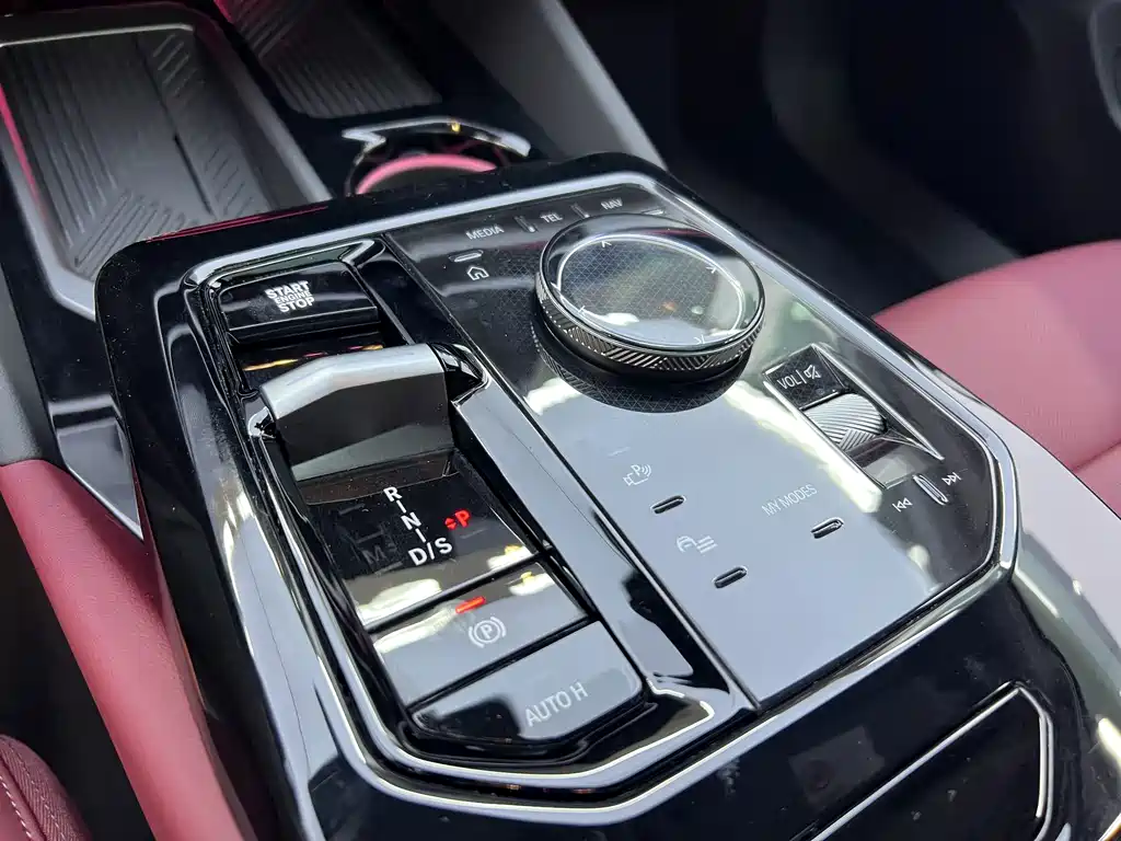 BMW 5 Series — фото 15