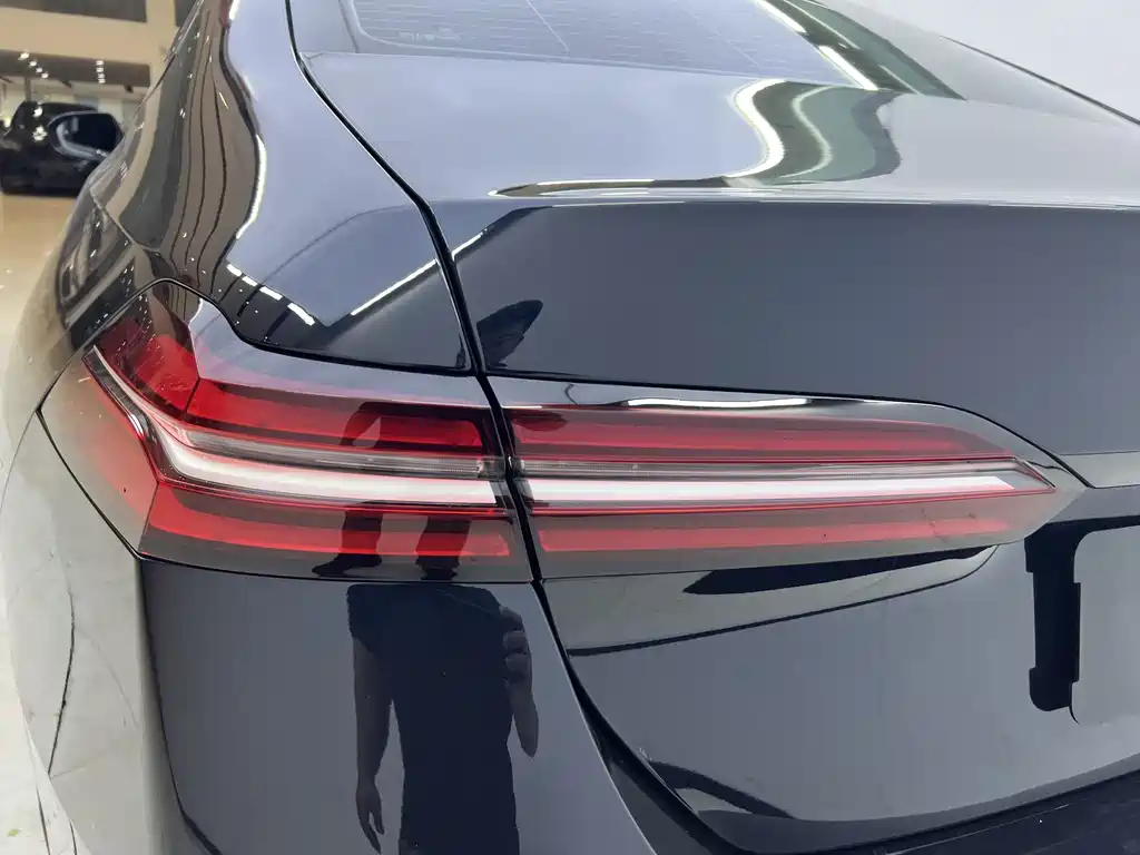 BMW 5 Series — фото 17