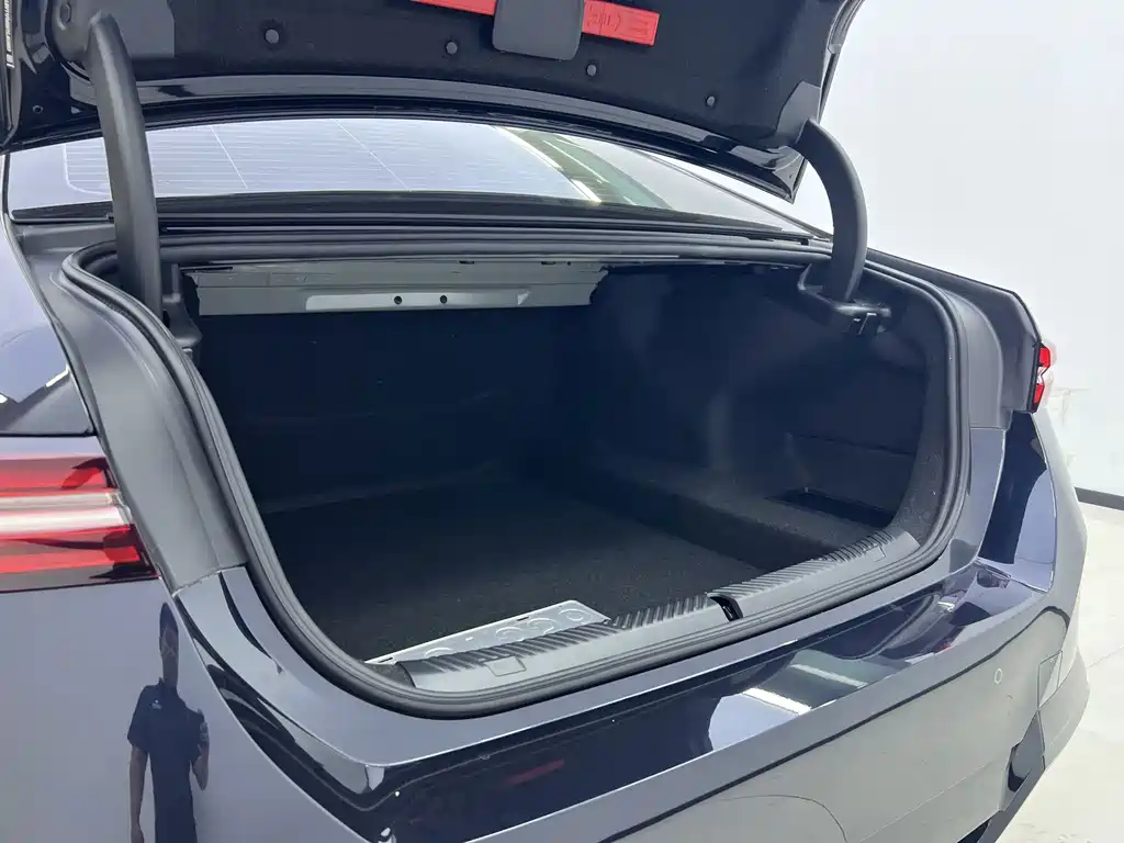 BMW 5 Series — фото 20