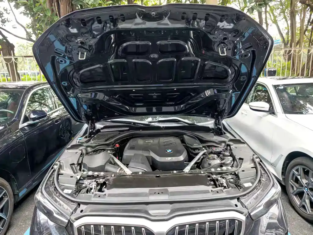 BMW 5 Series — фото 11