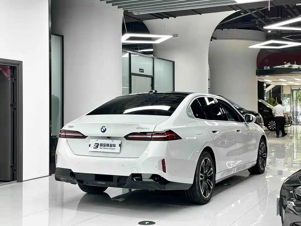 BMW 5 Series — фото 11