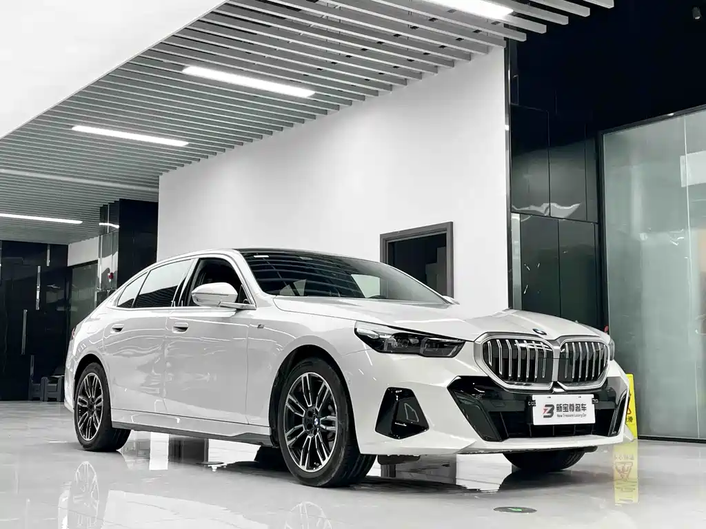 BMW 5 Series — фото 3
