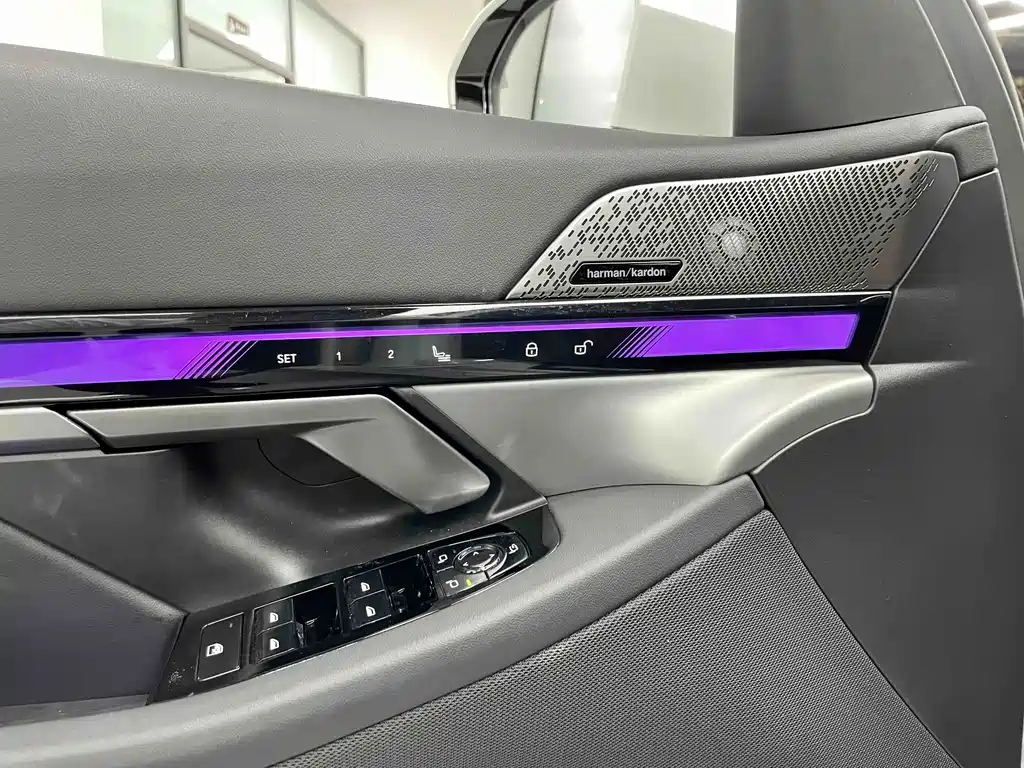 BMW 5 Series — фото 10