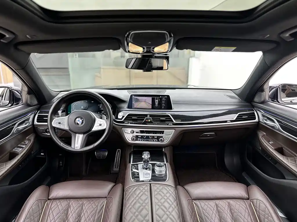 BMW 7 Series — фото 9