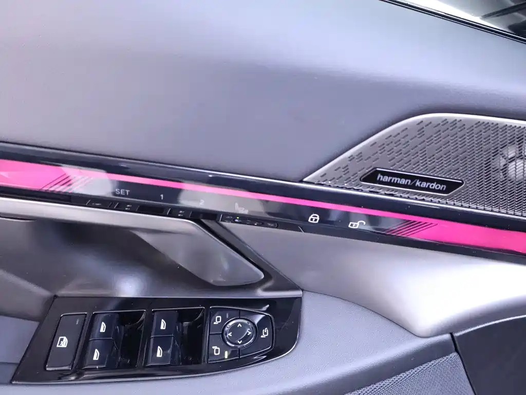 BMW 5 Series — фото 17