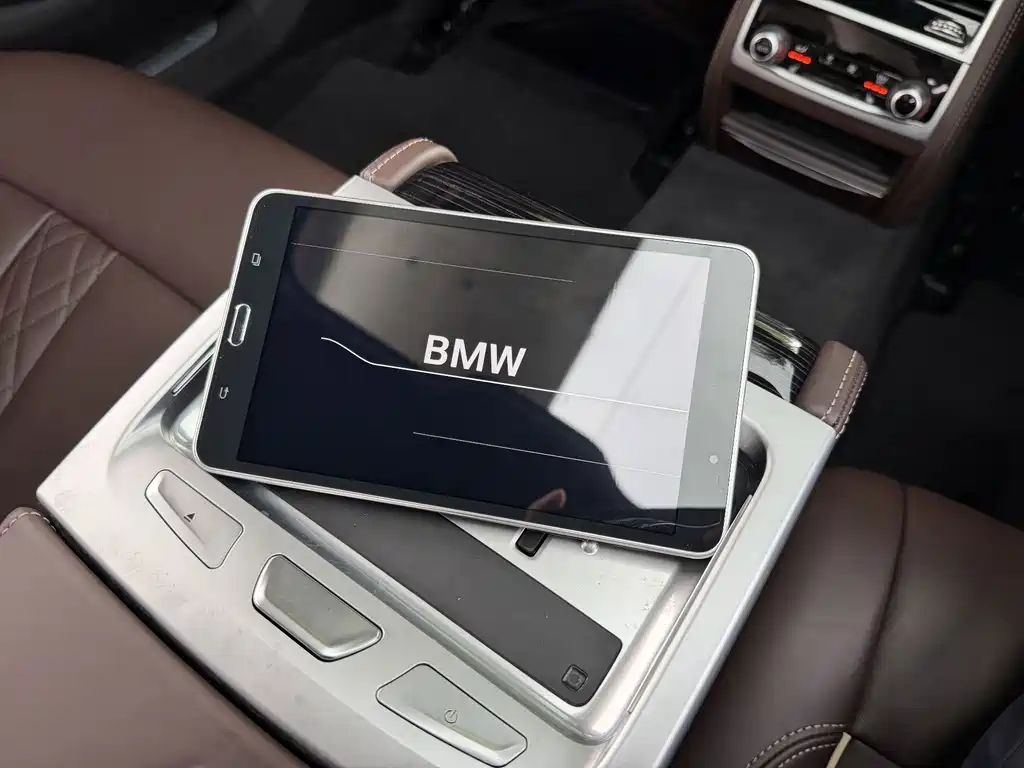 BMW 7 Series — фото 13