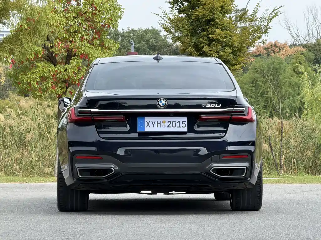 BMW 7 Series — фото 18