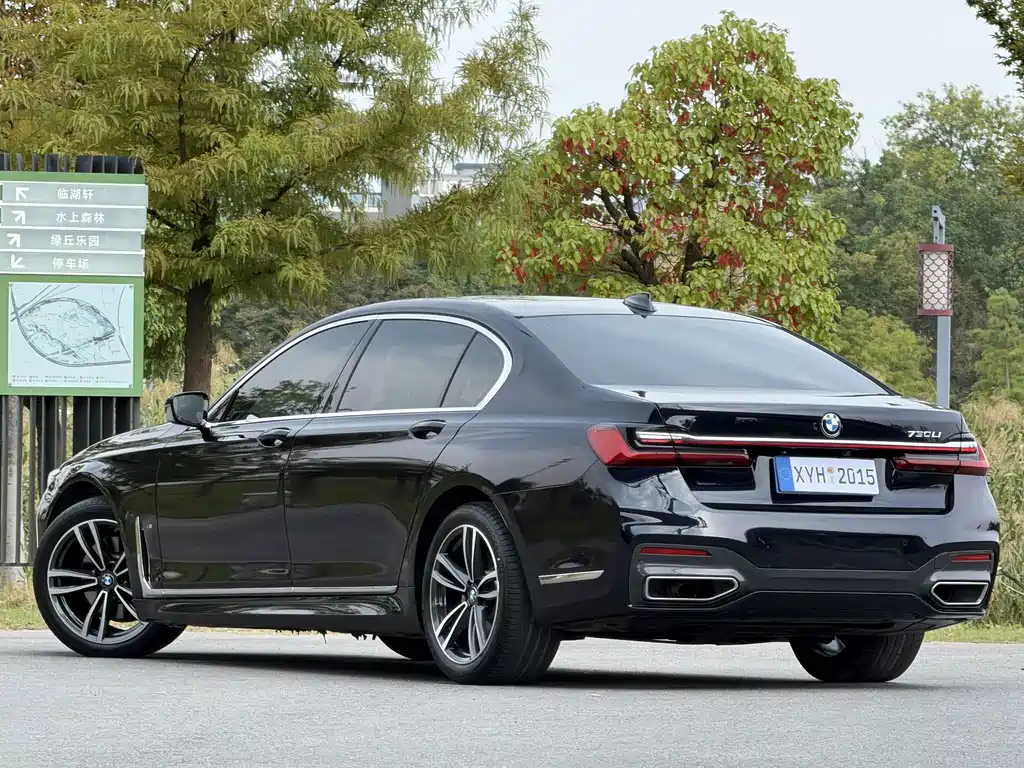 BMW 7 Series — фото 19