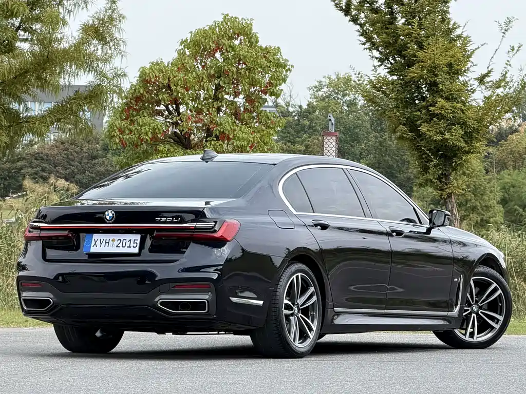 BMW 7 Series — фото 20