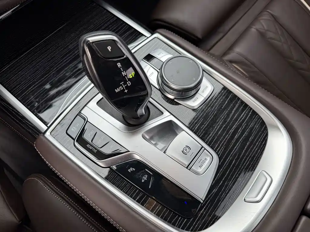 BMW 7 Series — фото 9
