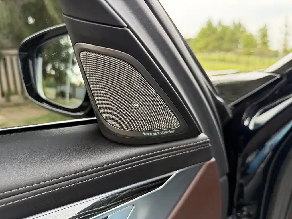BMW 7 Series — фото 10