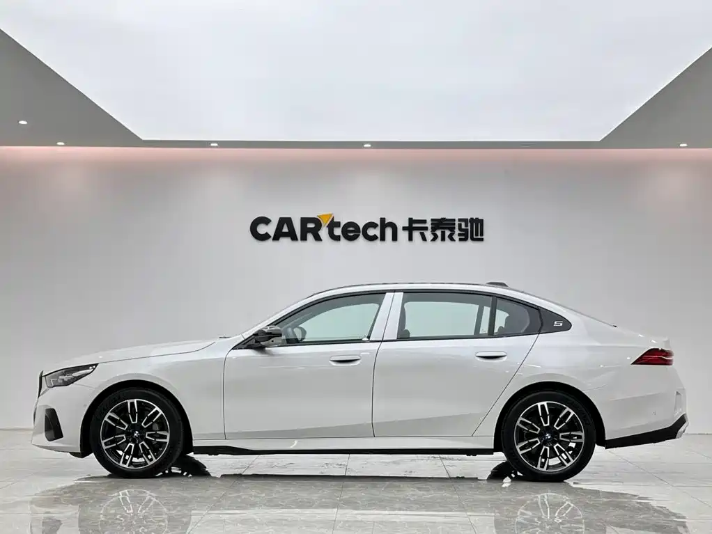 BMW 5 Series — фото 2