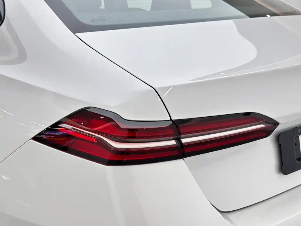 BMW 5 Series — фото 20