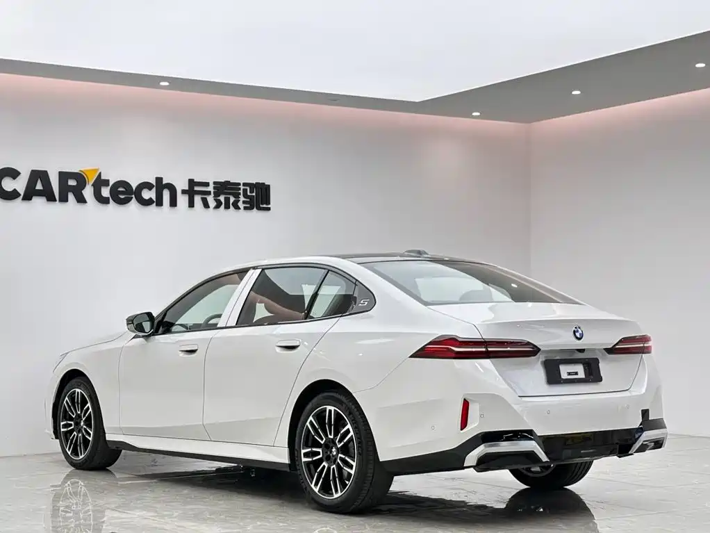 BMW 5 Series — фото 3