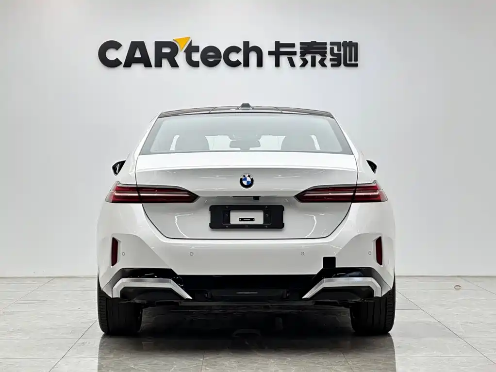 BMW 5 Series — фото 4