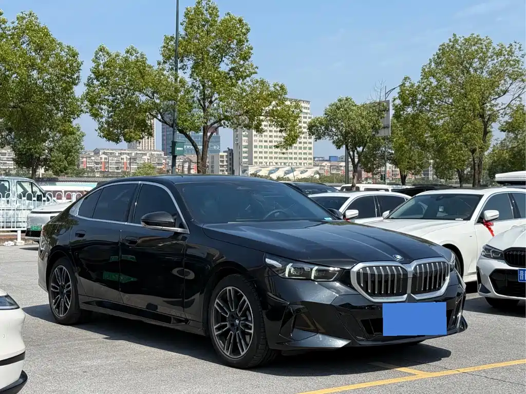 BMW 5 Series — фото 2