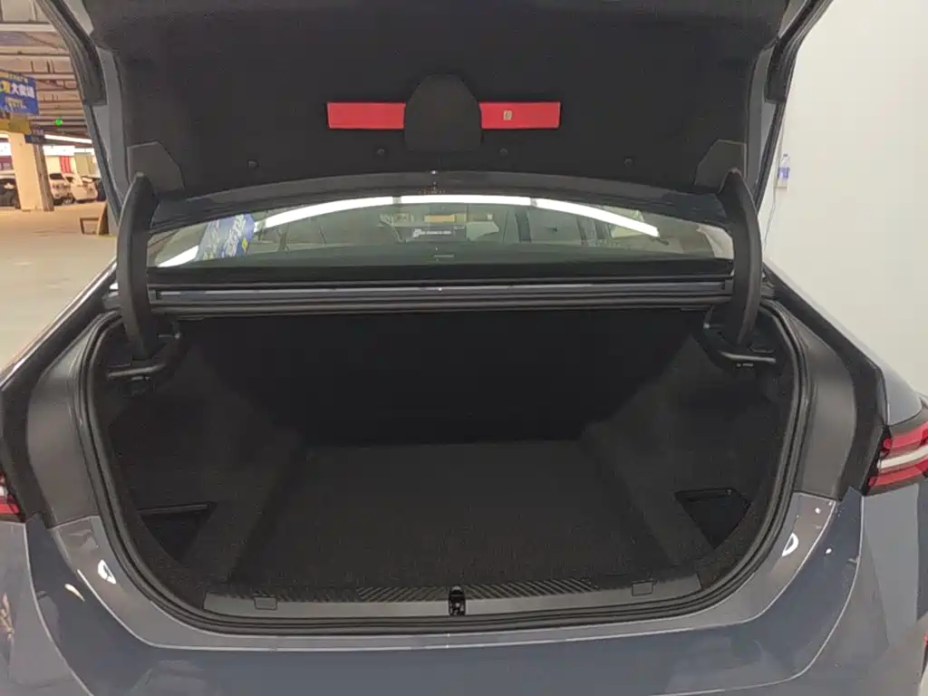 BMW 5 Series — фото 18
