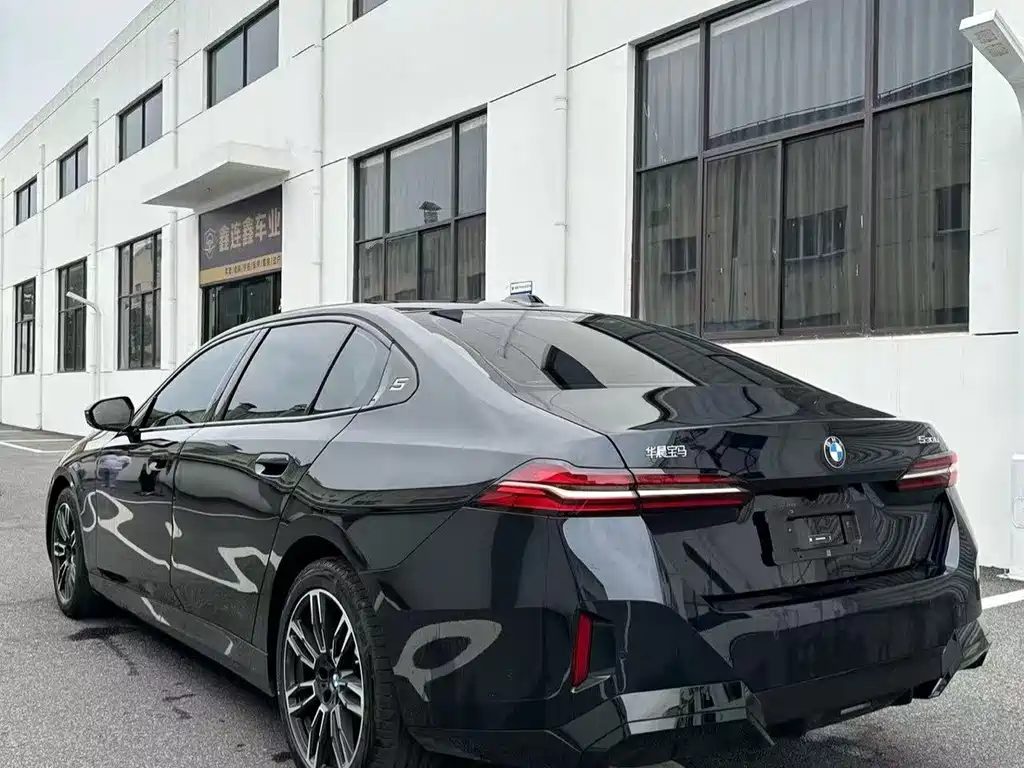 BMW 5 Series — фото 4