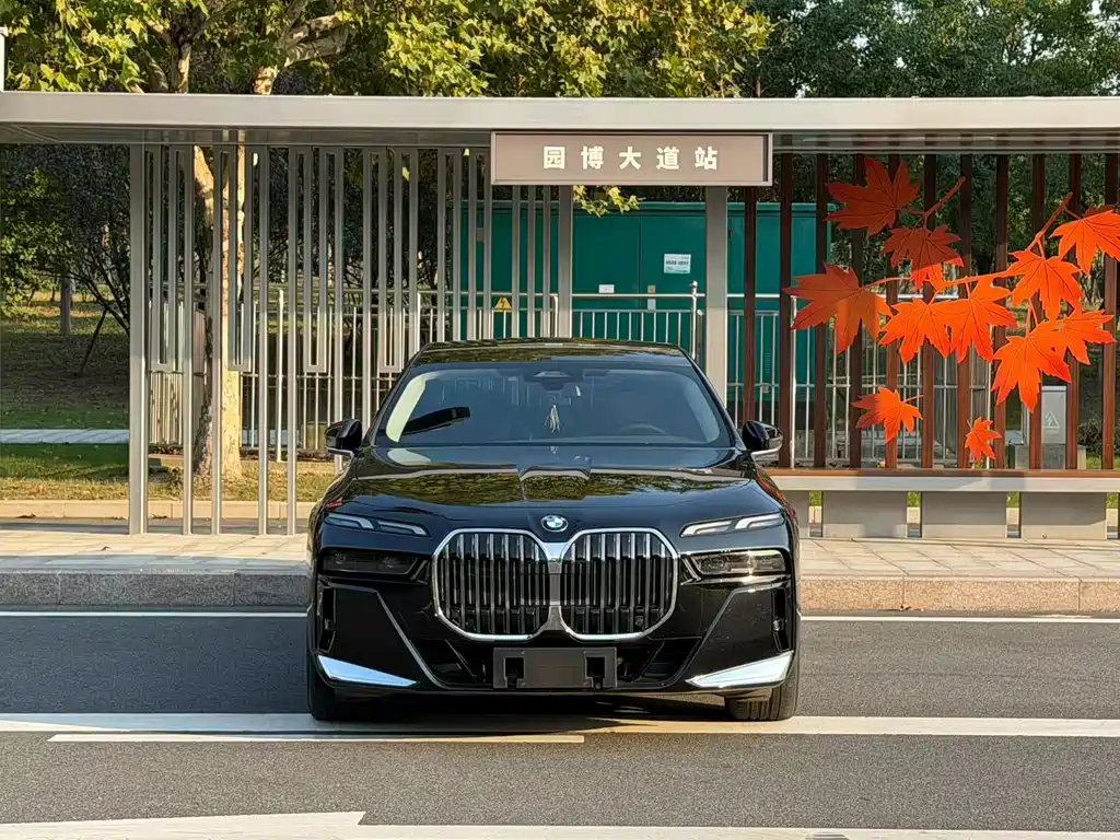 BMW 7 Series — фото 2