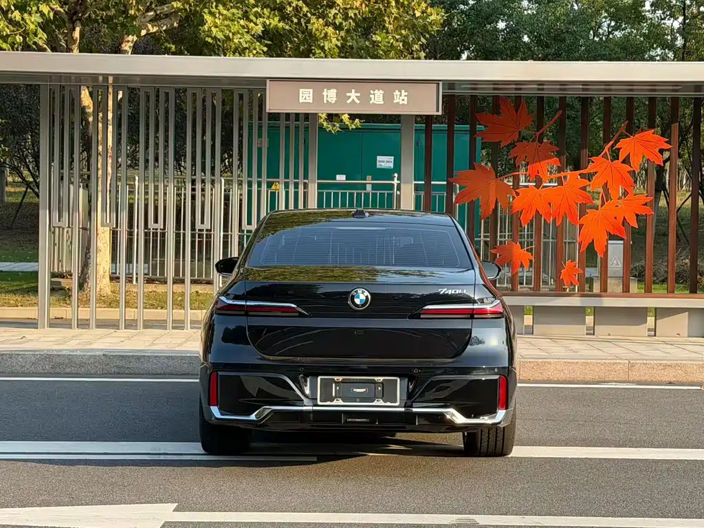 BMW 7 Series — фото 8