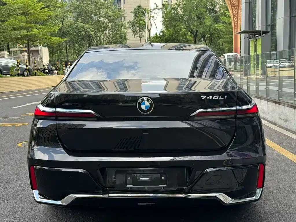 BMW 7 Series — фото 2