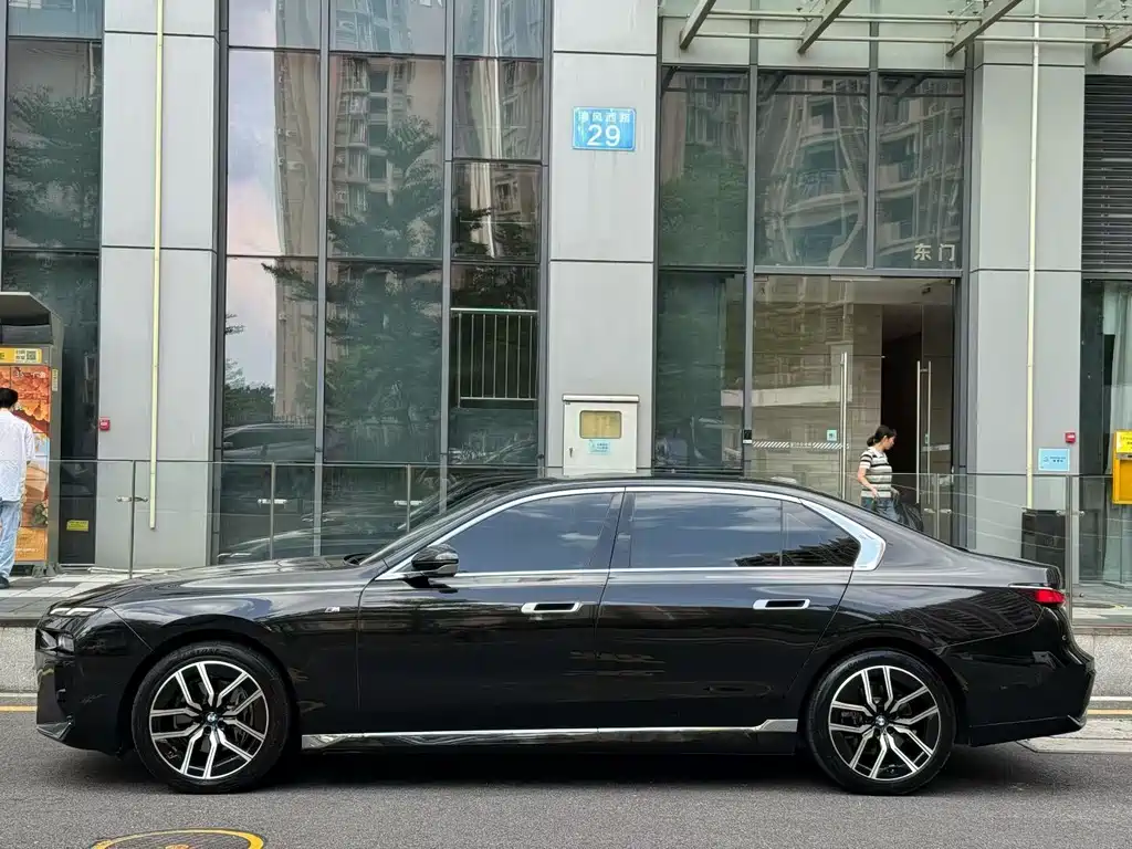 BMW 7 Series — фото 4