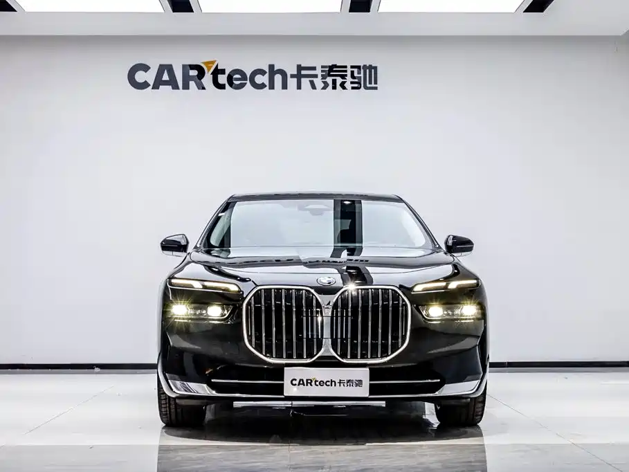 BMW 7 Series — фото 2