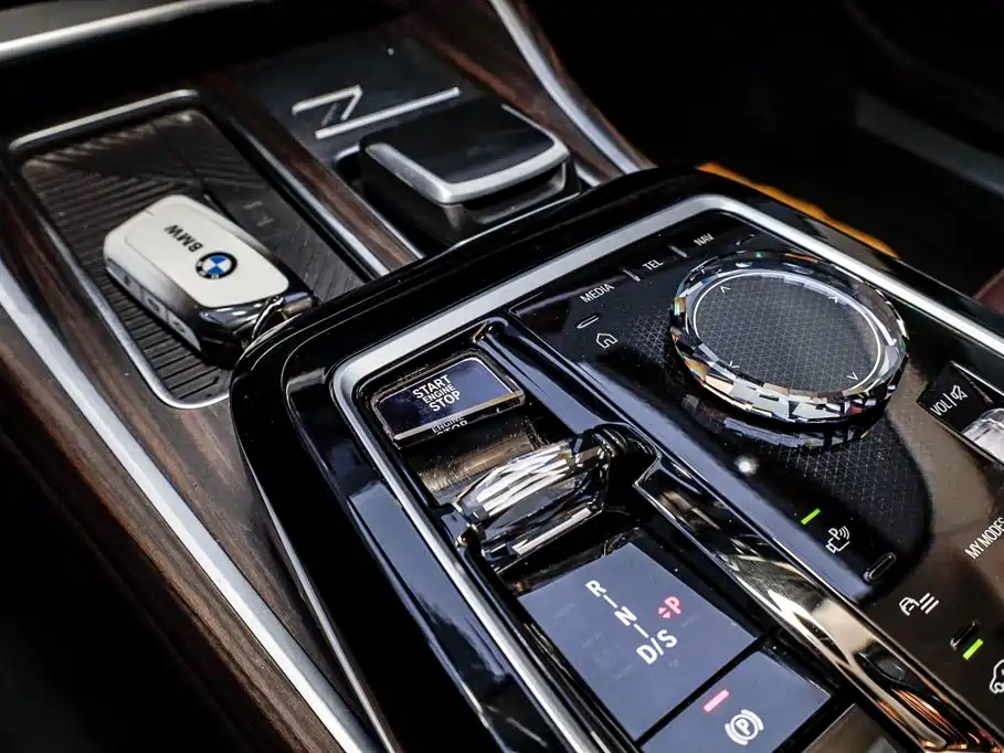 BMW 7 Series — фото 17