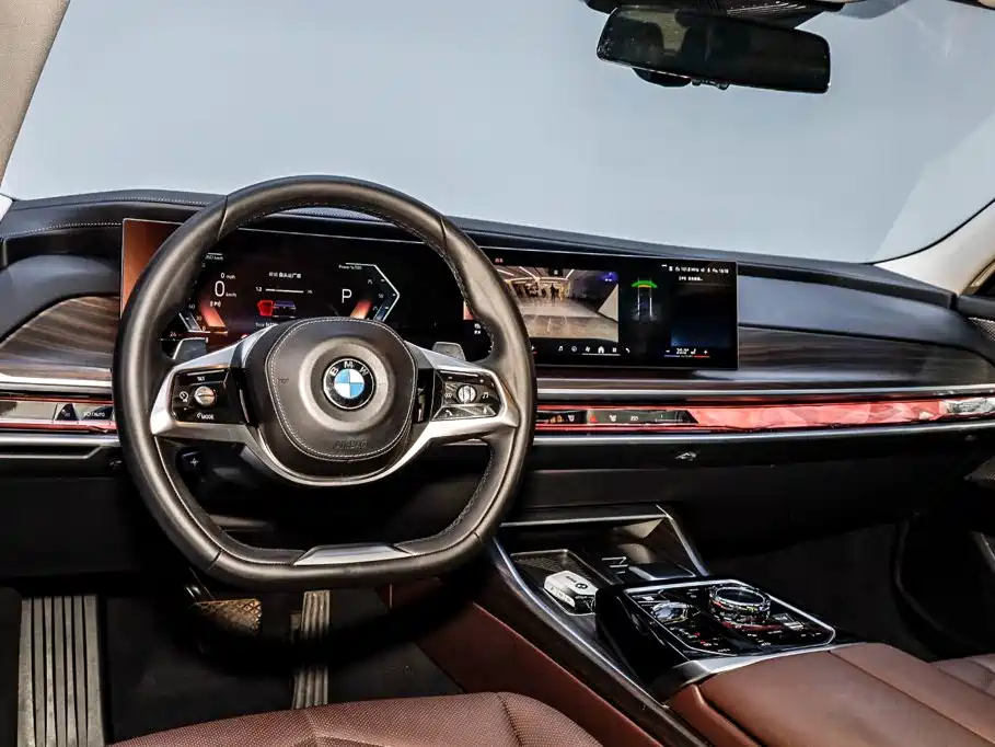 BMW 7 Series — фото 22