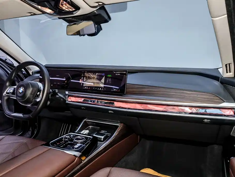 BMW 7 Series — фото 24