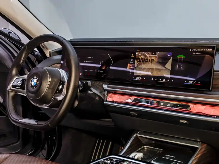 BMW 7 Series — фото 25