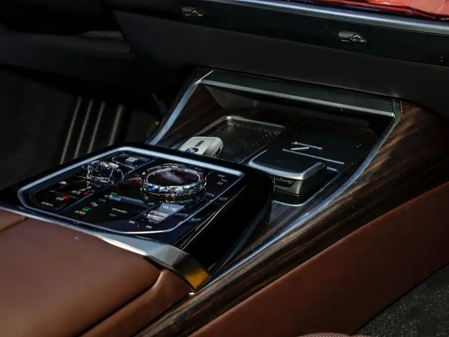 BMW 7 Series — фото 26