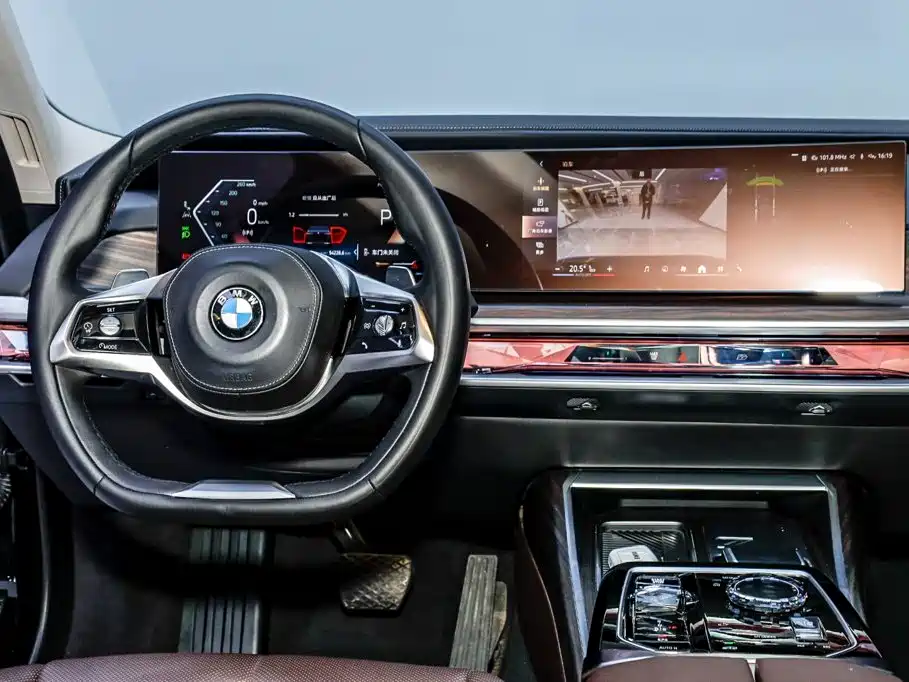 BMW 7 Series — фото 28