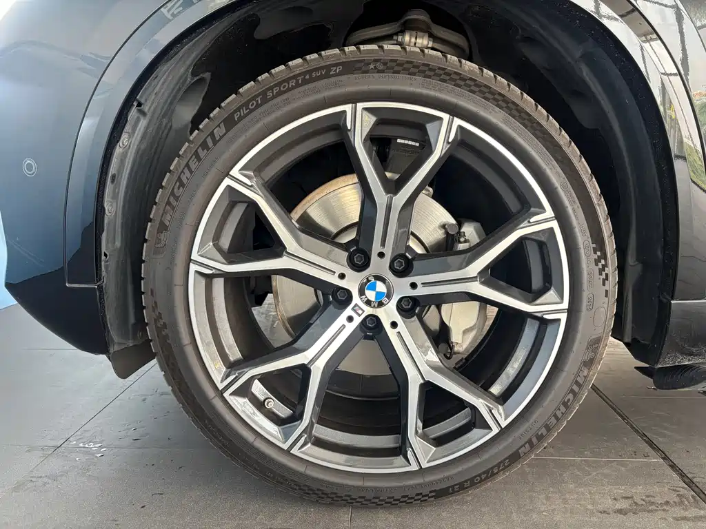 BMW X5 — фото 16