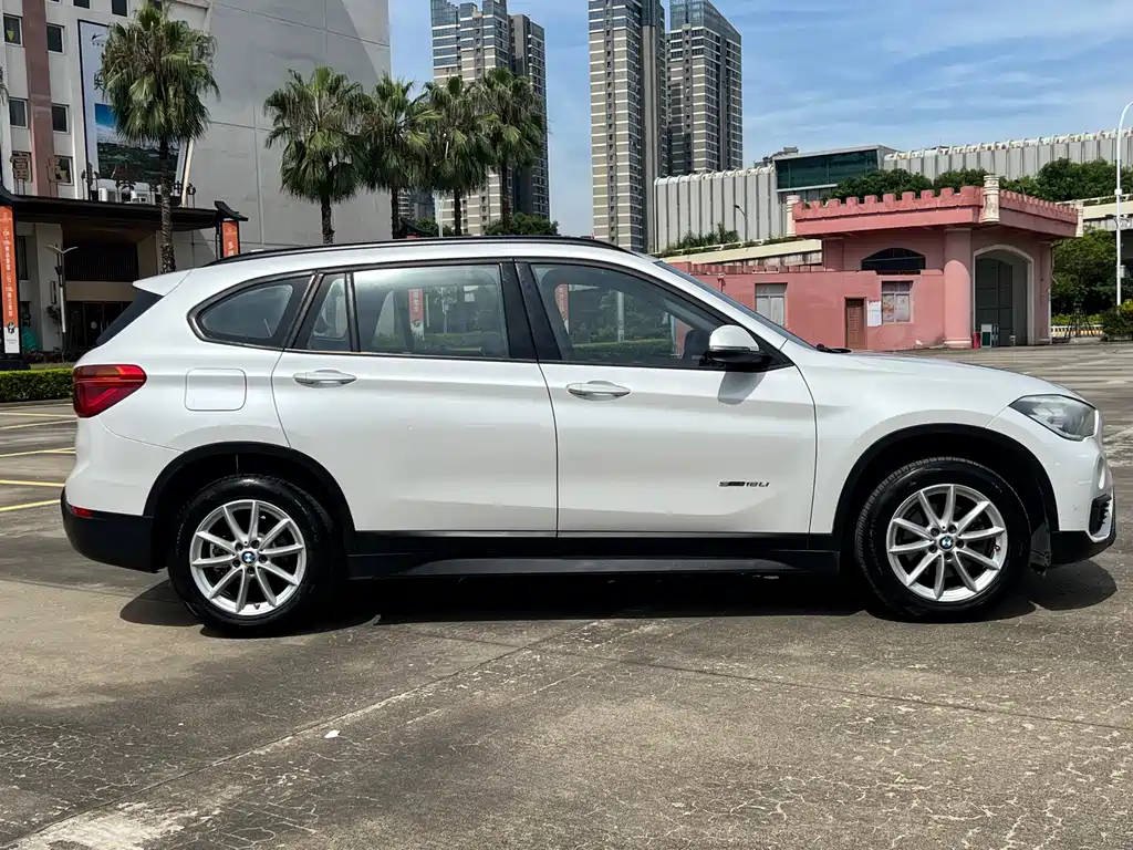 BMW X1 — фото 9