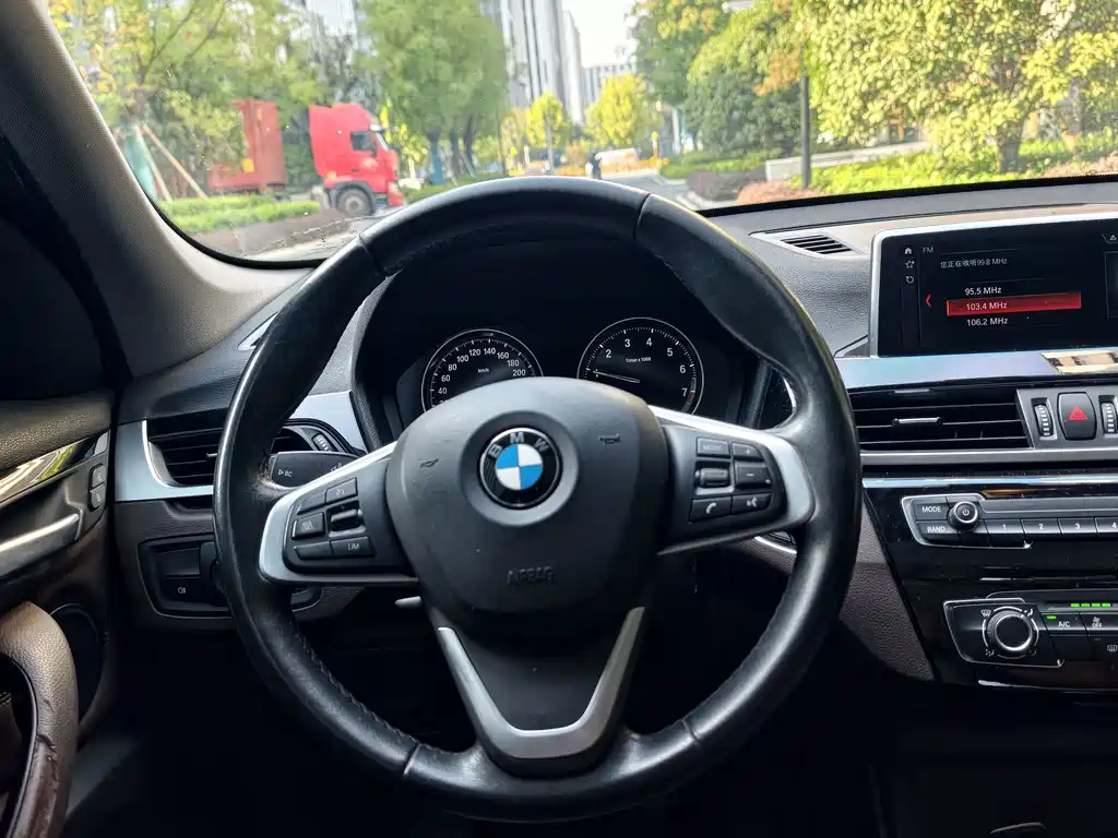 BMW X1 — фото 17