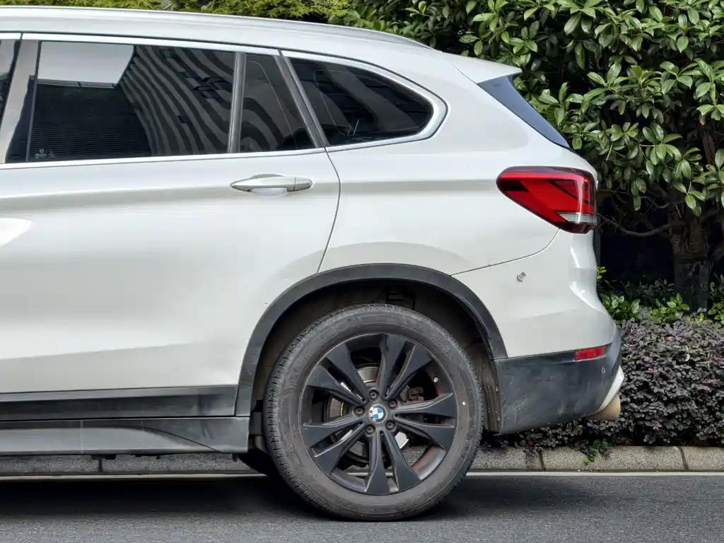 BMW X1 — фото 8
