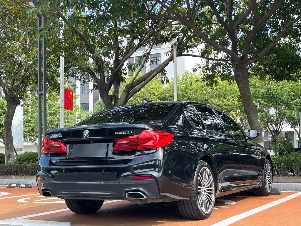 BMW 5 Series — фото 9