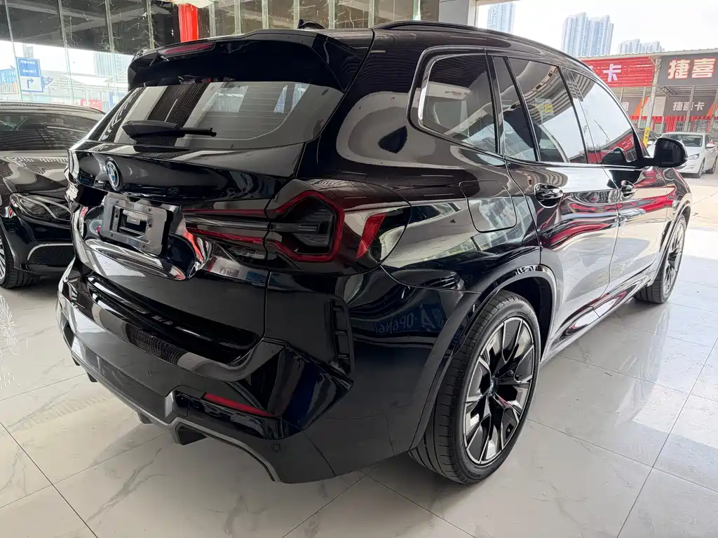 BMW iX3 — фото 9