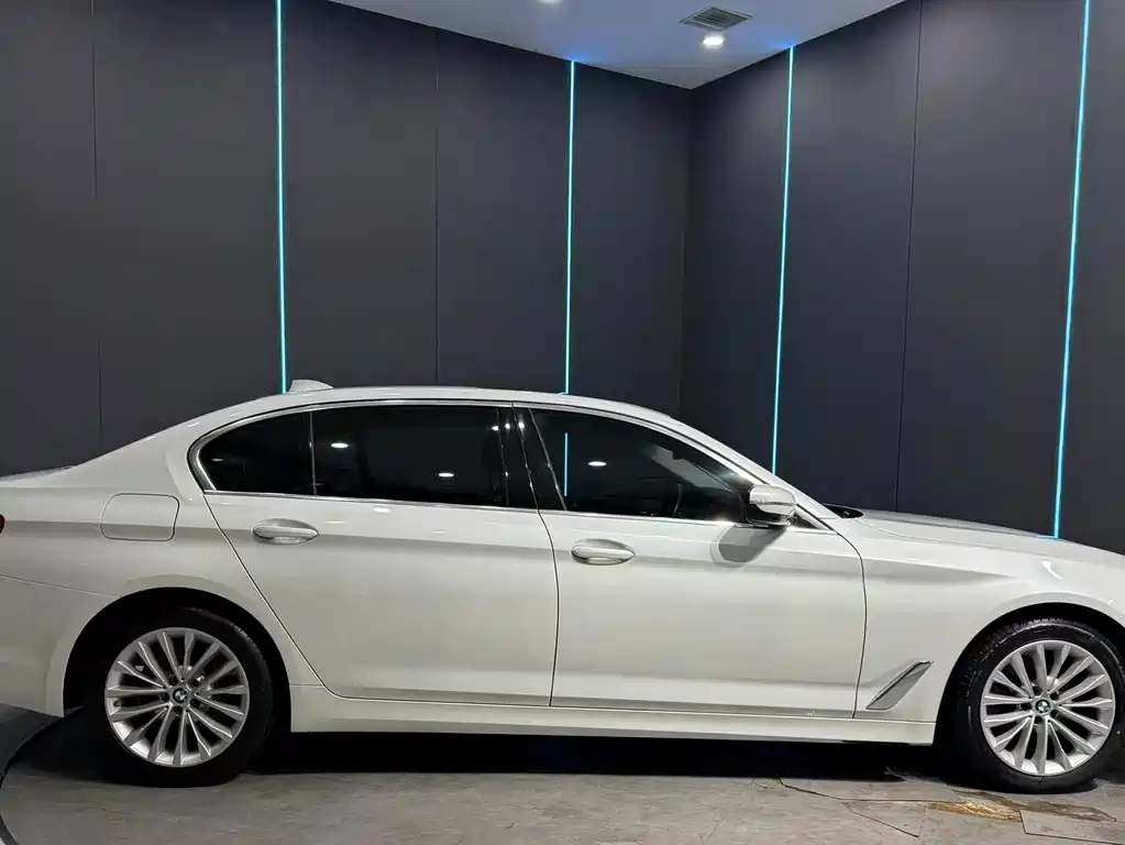 BMW 5 Series — фото 4