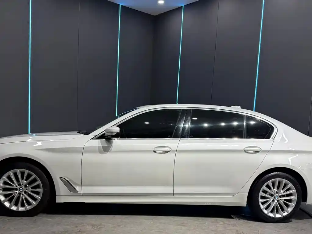 BMW 5 Series — фото 5