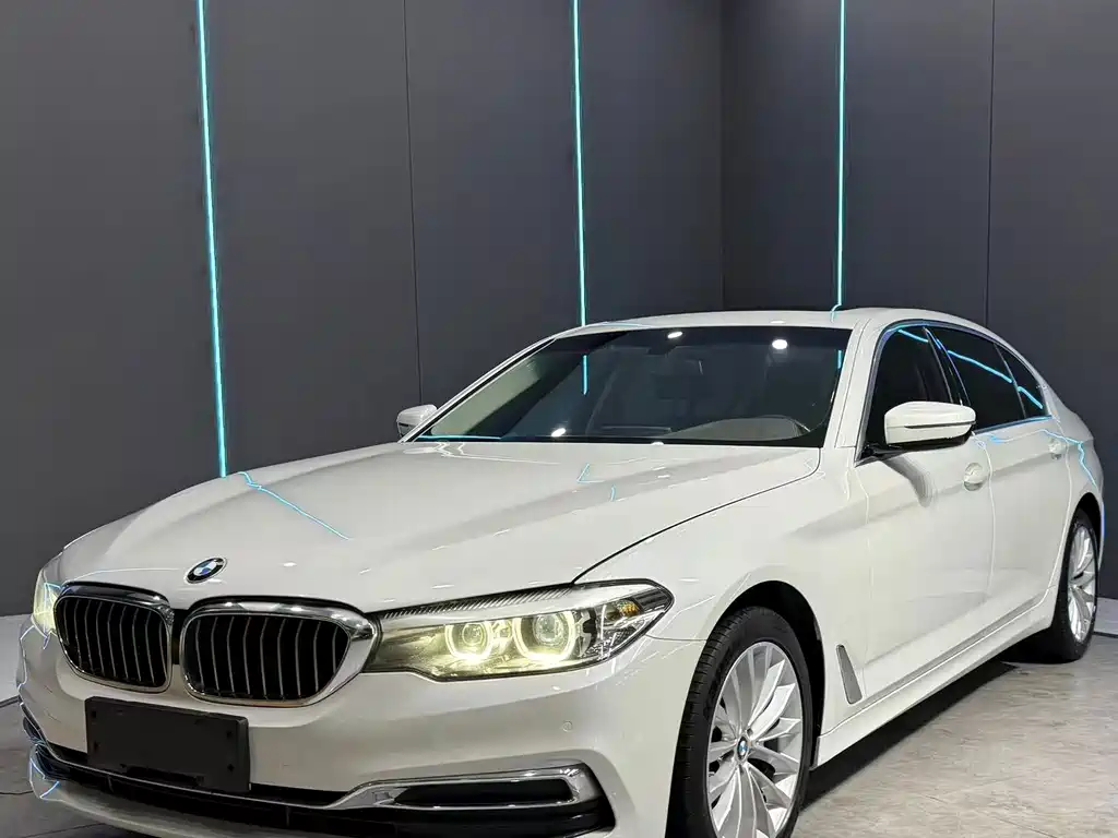 BMW 5 Series — фото 1