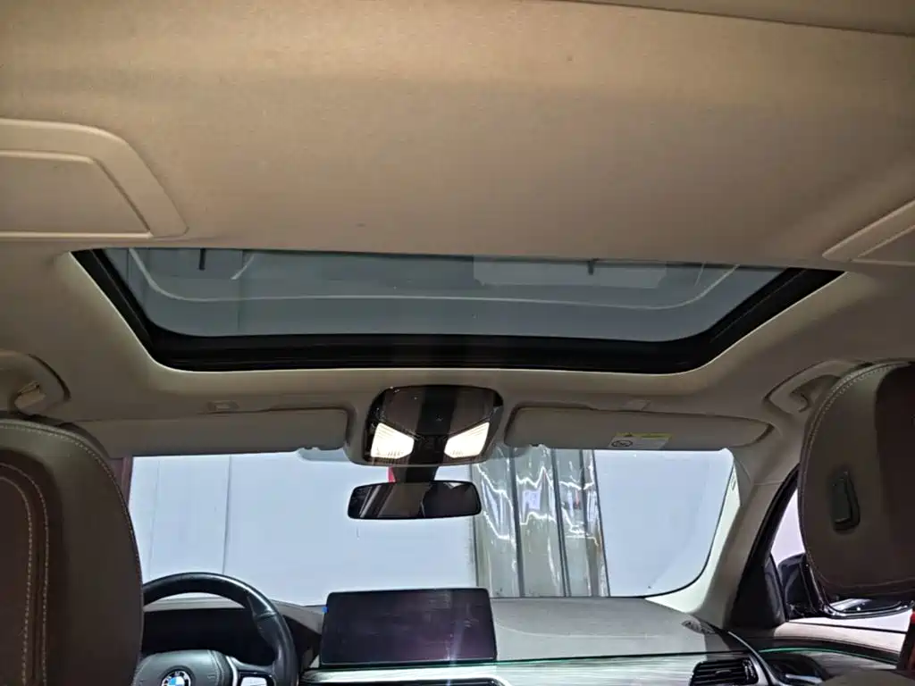 BMW 5 Series New Energy — фото 17