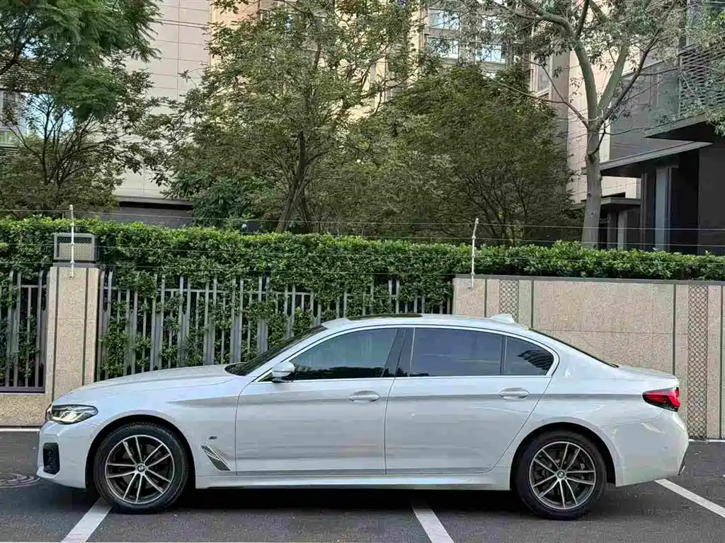 BMW 5 Series — фото 2