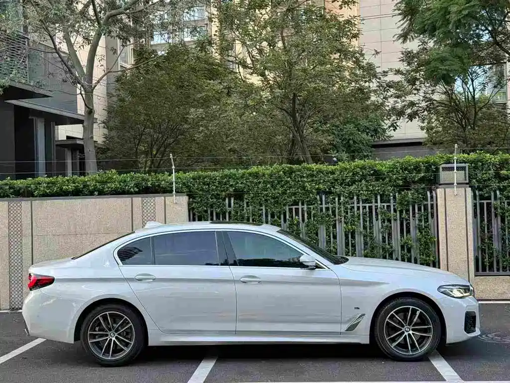 BMW 5 Series — фото 4